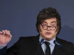 Milei admitió que “el ritmo al que baja la inflación es más lento” y ratificó su frase sobre la gente que no llega a fin de mes