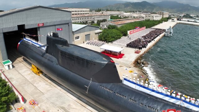 El régimen norcoreano busca avanzar con la tecnología de su arsenal: probó un sistema de torpedos guiados por IA