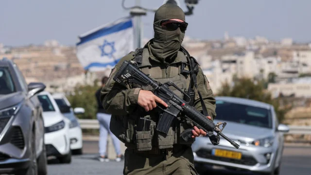 Netanyahu ordenó el cierre total de Cisjordania tras un tiroteo que dejó cinco heridos cerca de Hebrón