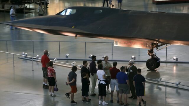 La NASA retiró al Blackbird de exhibición y llamó a ingenieros de casi 80 años: qué busca Estados Unidos