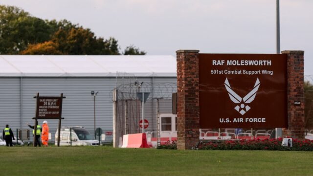Detuvieron en Inglaterra a dos ciudadanos letones que ingresaron al perímetro de la base aérea de Molesworth