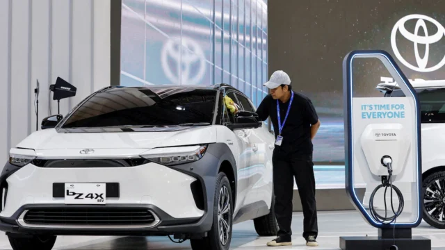 Waymo usará autos de Toyota para sus robotaxis en Japón y el Reino Unido, con pruebas desde 2027