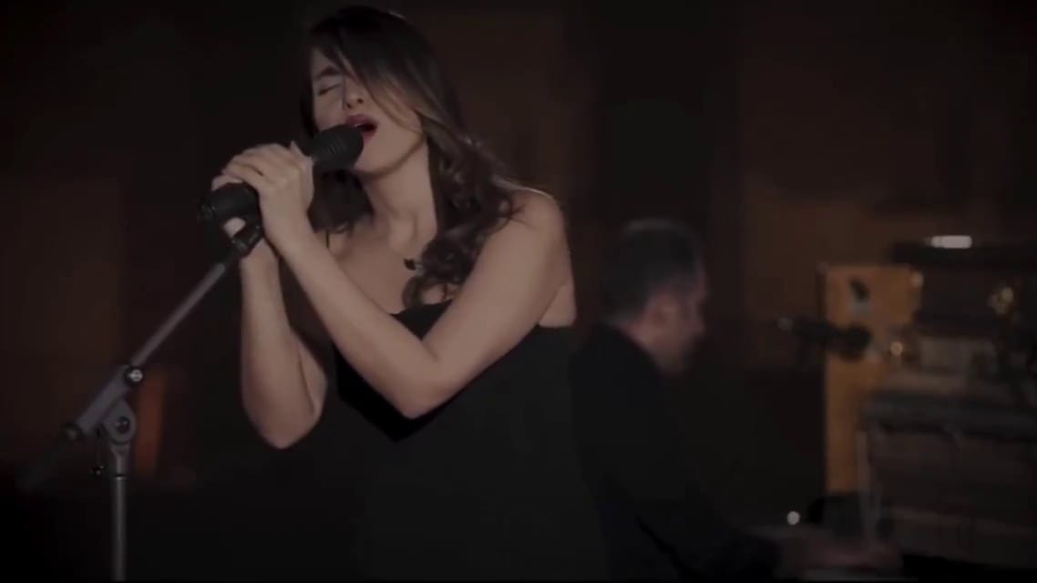 Amnistía Internacional condenó la “brutalidad” del sistema judicial iraní tras la condena a 74 latigazos contra una cantante