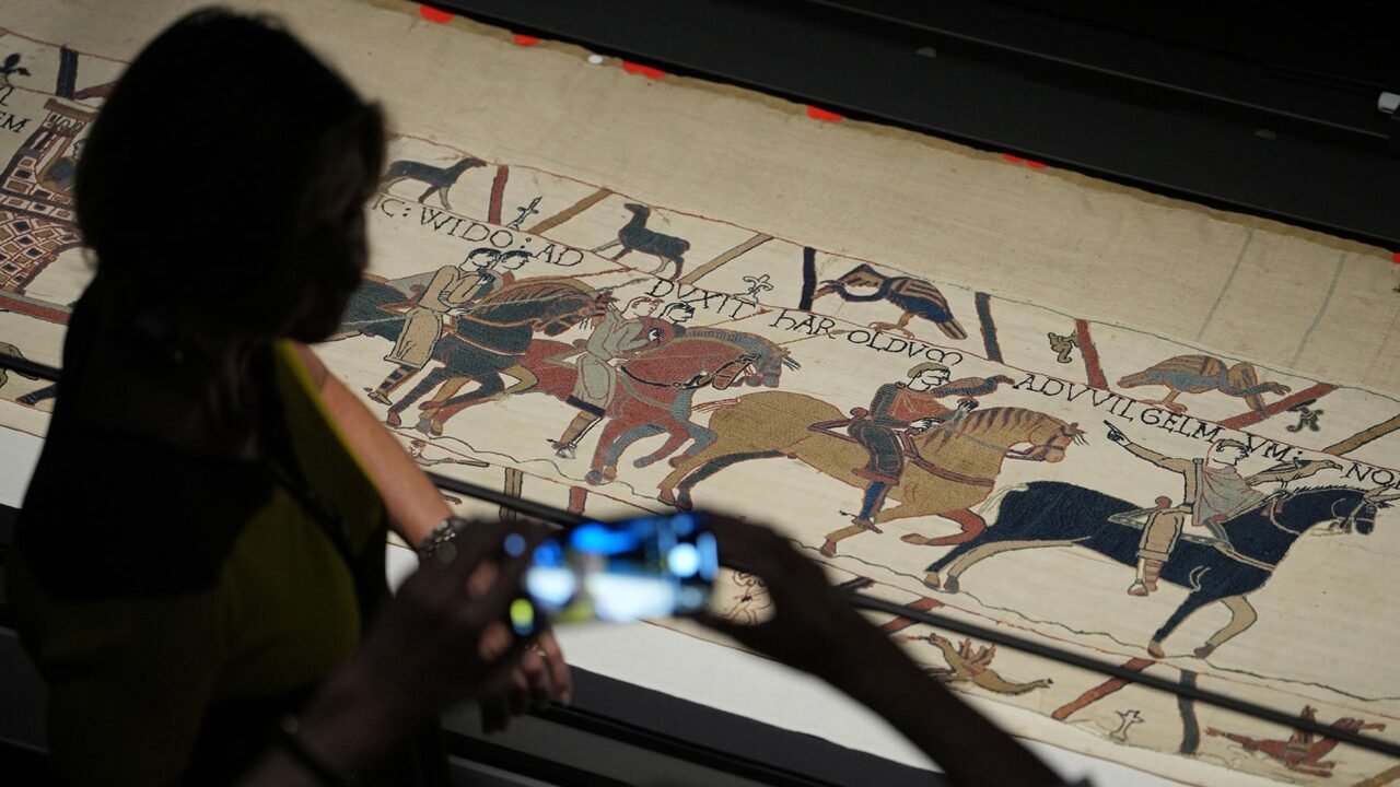 El Tapiz de Bayeux suma una nueva polémica: reembolsan entradas por el cierre del Museo Británico para una gala con la Princesa Ana