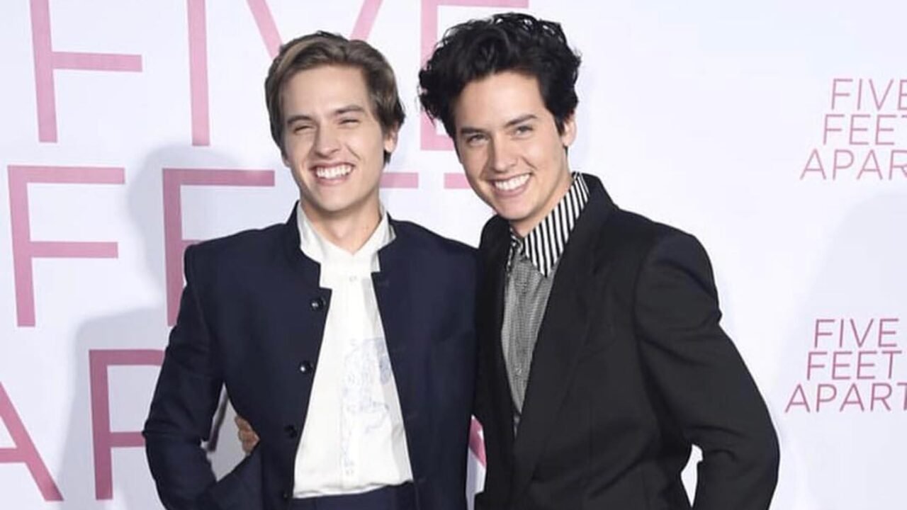Cole Sprouse responde a los titulares sobre la afirmación de su hermano Dylan de que son “hijos del incesto”