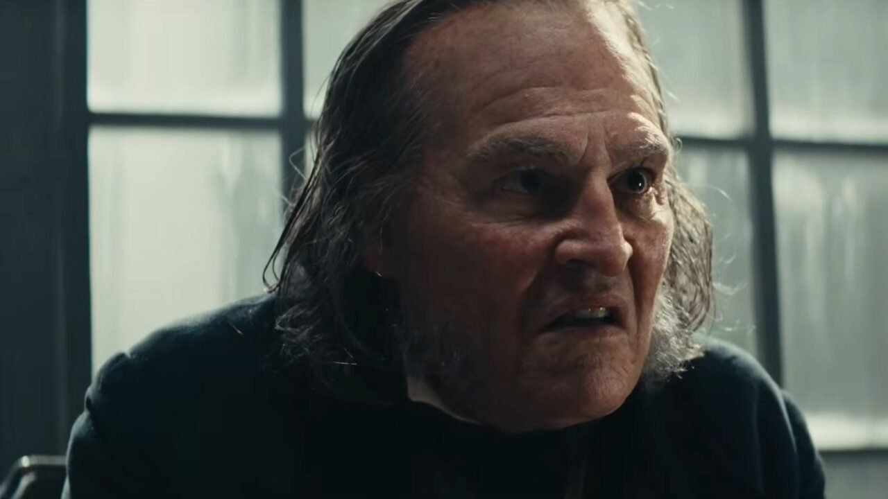 Johnny Depp luce irreconocible como Ebenezer Scrooge en el nuevo tráiler de su película