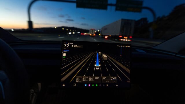 Tesla intensifica su ofensiva para llevar Full Self-Driving, una tecnología de conducción asistida
