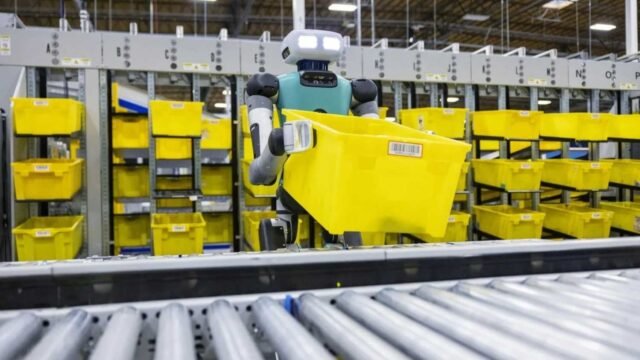 Amazon superó el millón de robots en sus depósitos y no dejó de contratar personas