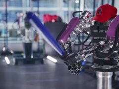 Video muestra en acción al robot beisbolista definitivo: lanza, atrapa y batea como profesional