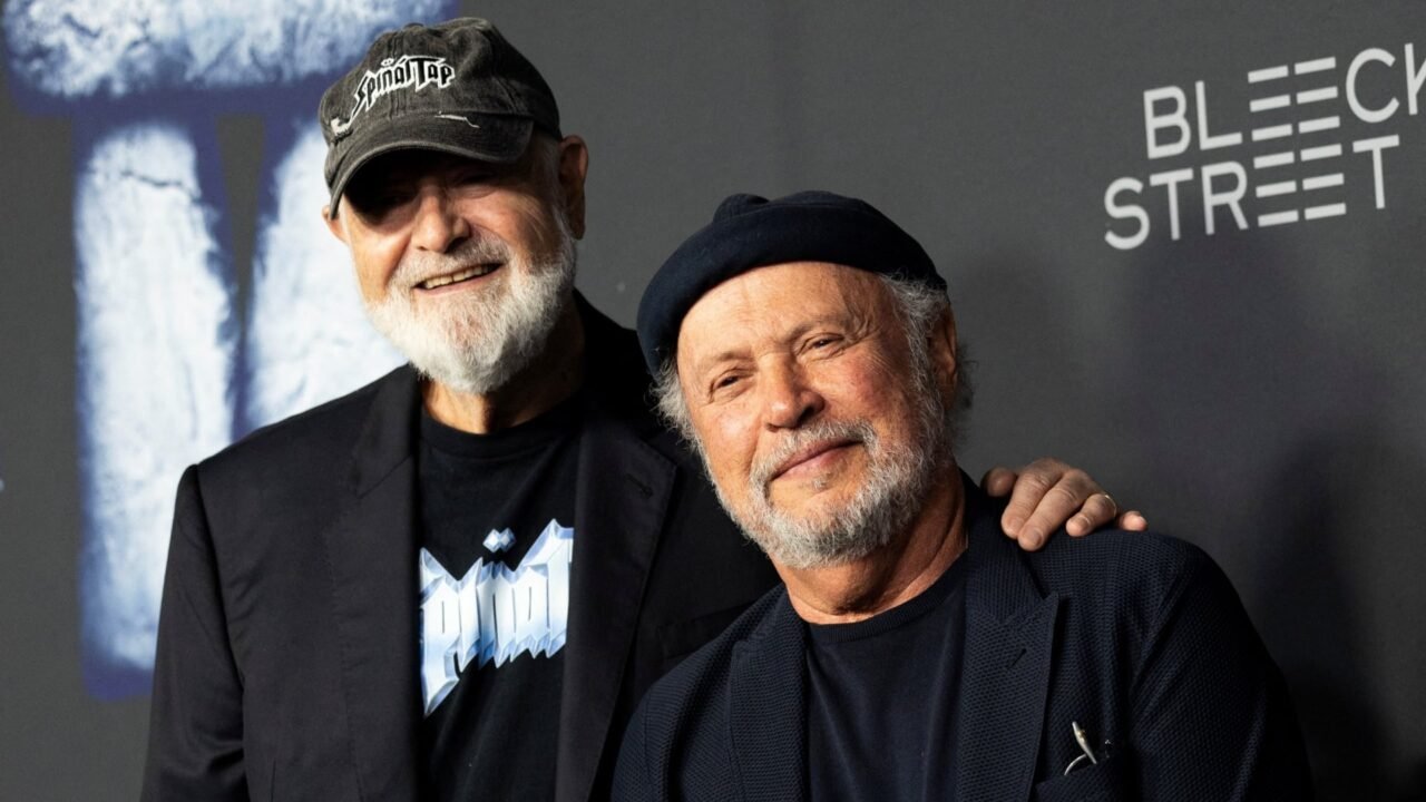 Billy Crystal confiesa que perdió la confianza en Dios tras la muerte de Rob Reiner