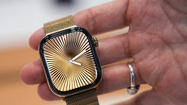 Logran lo que parecía imposible: conectan un Apple Watch a un celular Android por primera vez
