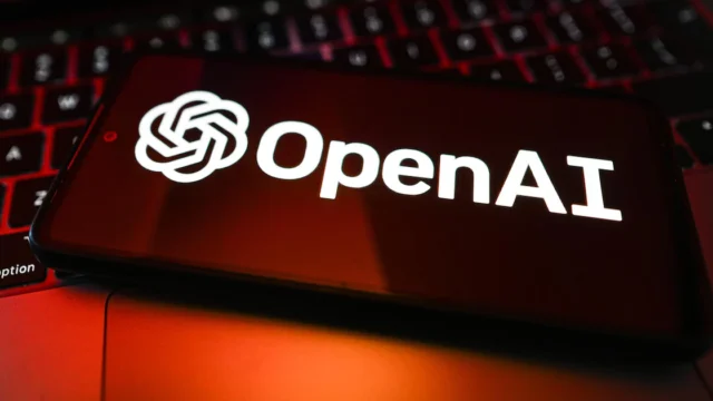OpenAI entrenará sus IA con chats de expertos en ciberseguridad aunque estos se nieguen