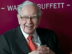 Warren Buffett revela su rutina nocturna: así pasa las horas en YouTube tras dejar Berkshire Hathaway