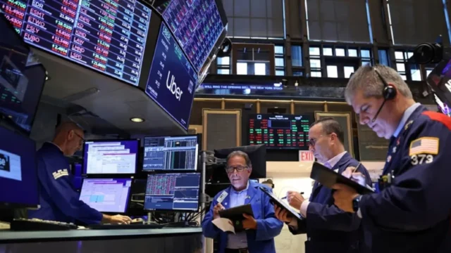 Las acciones argentinas caen 1,4%, pero el riesgo país baja a 748 puntos