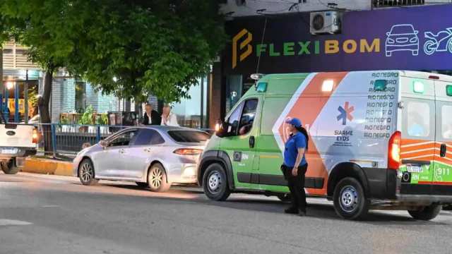Una joven fue atropellada en pleno centro de Roca