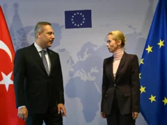 Los cancilleres de siete países de Europa y Medio Oriente se reúnen en Estambul para debatir sobre Ormuz y las crisis regionales