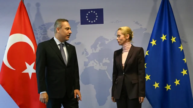 Los cancilleres de siete países de Europa y Medio Oriente se reúnen en Estambul para debatir sobre Ormuz y las crisis regionales