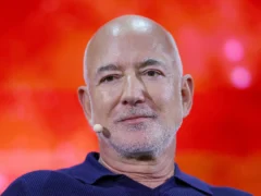 “La vida es corta para andar con gente sin recursos”: el criterio de Jeff Bezos para armar equipos de éxito