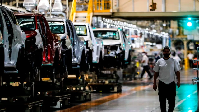 La industria sigue sin repuntar: volvió a caer en septiembre y acumula nueve meses con un balance negativo