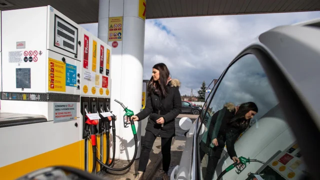 La venta de combustibles subió tras siete meses en rojo, pero la nafta todavía no da señales de recuperación
