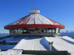 Susto en la cumbre del cerro Otto: un incendio obligó a cerrar el teleférico