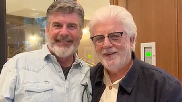 Fue dado en adopción y 58 años después descubrió que su padre biológico era una estrella de rock