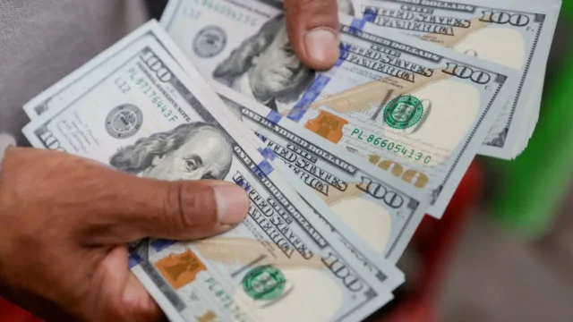 El Banco Central celebró que el dólar subió solo 1% pese al shock de Brasil y volvió a negar atraso cambiario