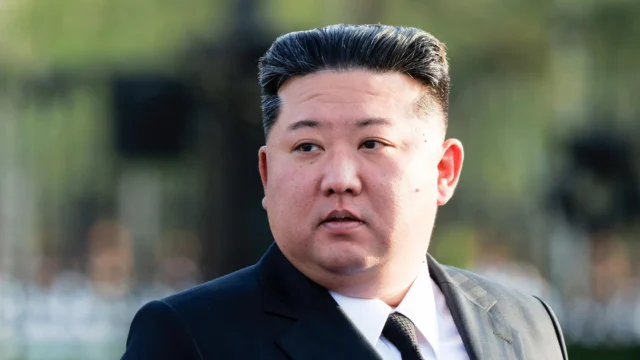 El dictador norcoreano Kim Jong-un visitó China a través de un puente recién inaugurado en Dandong