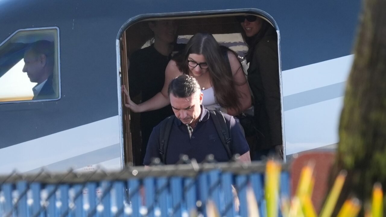 Baires Fly, la empresa que llevó a Bolsonaro y se vincula con «Chiqui» Tapia y la causa ANDIS