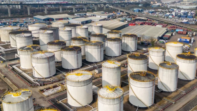 El precio del Brent subió un 4% y alcanzó su mayor precio desde mayo por la escalada en Medio Oriente