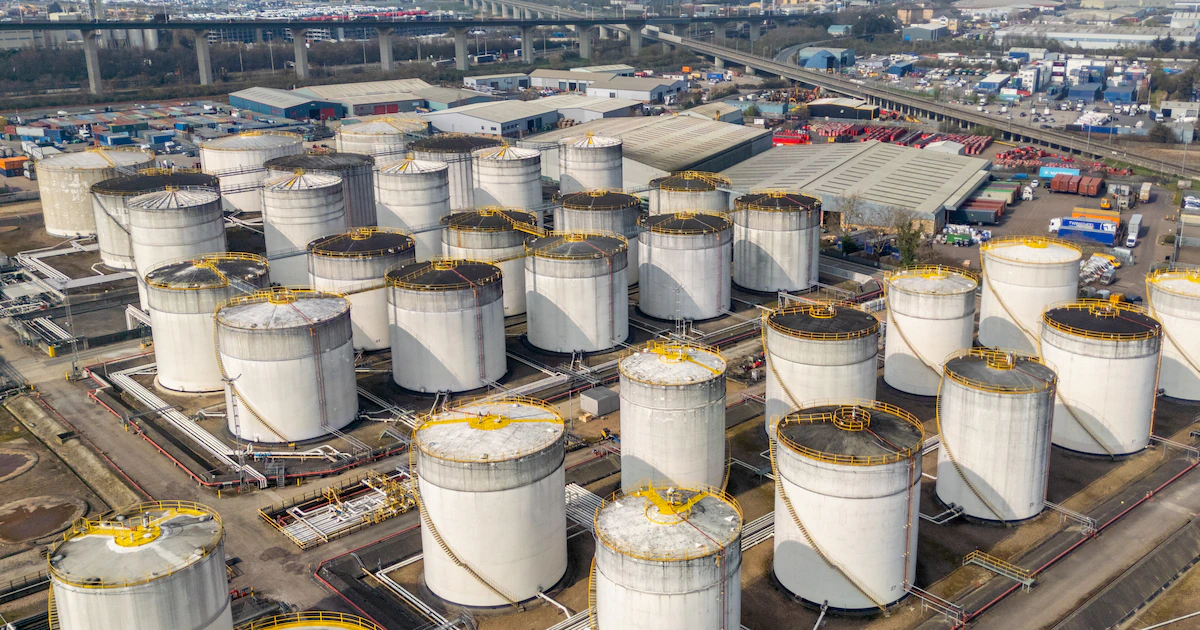 El precio del Brent subió un 4% y alcanzó su mayor precio desde mayo por la escalada en Medio Oriente