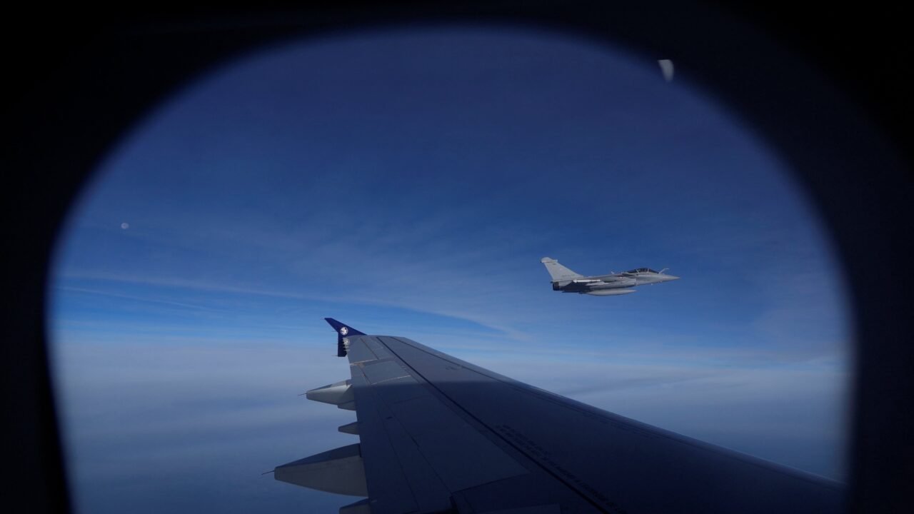 Un caza croata interceptó y escoltó un avión de pasajeros tras una alerta de secuestro