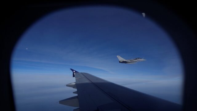 Un caza croata interceptó y escoltó un avión de pasajeros tras una alerta de secuestro