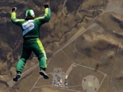 Saltó desde 7.600 metros sin paracaídas y ahora quiere hacerlo desde el espacio: el nuevo desafío que busca lograr Luke Aikins