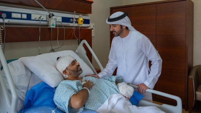 El viceprimer ministro emiratí visitó al piloto indio de Flydubai en el hospital: “Personifica los más altos grados de valentía”
