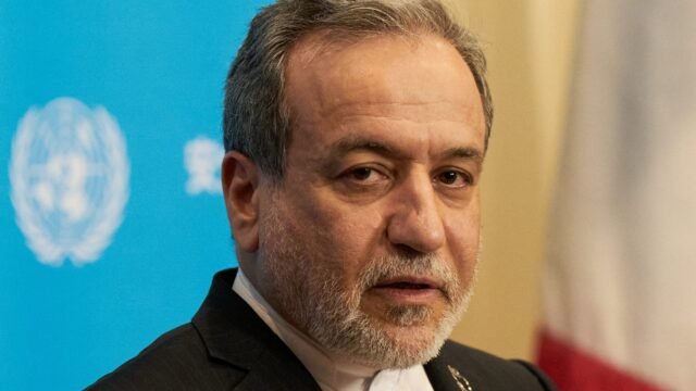 El canciller iraní aseguró que mantiene conversaciones ininterrumpidas con EEUU a través de intermediarios para poner fin a la guerra