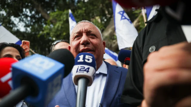 El bloque de Eisenkot aventaja a Netanyahu en las elecciones de Israel pero ninguno logra mayoría