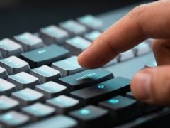 Qué pasa si subo mi CV a ChatGPT o a cualquier IA: regalar datos personales tiene consecuencias