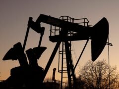 Los precios del petróleo cayeron tras el aumento de las exportaciones regionales y el plan del G7 para liberar reservas