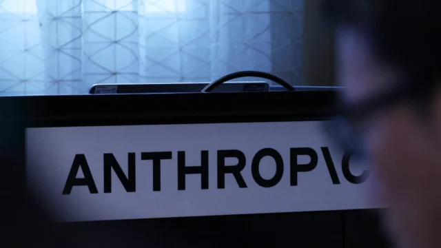 Una firma de inversión aseguró que la IA de Anthropic diseñó un antídoto contra el veneno de escorpión, pero no es así