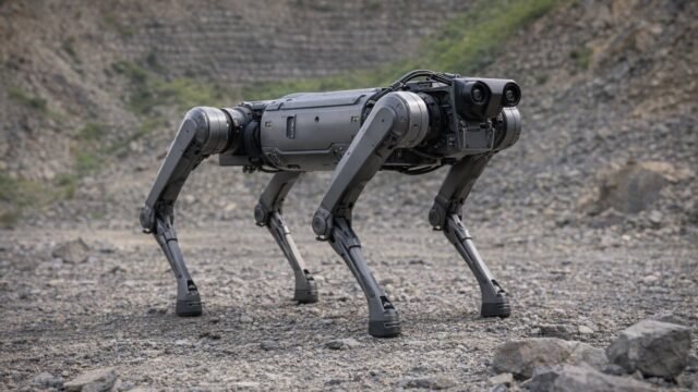 Un robot camina sin batería gracias a un truco: usar el suelo como energía