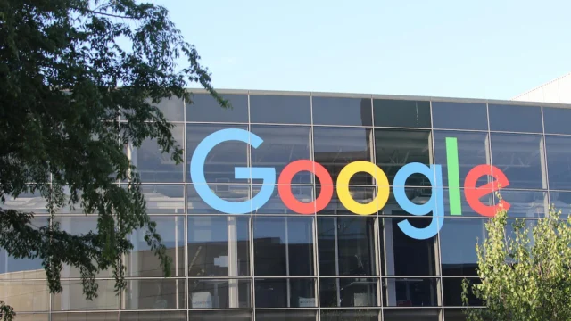 Por que se desploman 12% las acciones de Google en Wall Street