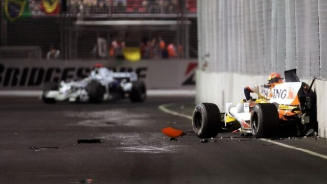 El recordado «crashgate» de Singapur 2008, que le valió la expulsión de por vida a Flavio Briatore de la F1