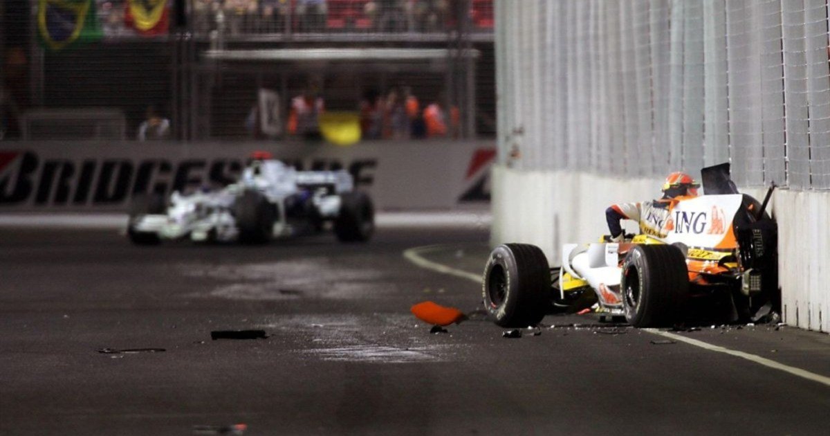 El recordado «crashgate» de Singapur 2008, que le valió la expulsión de por vida a Flavio Briatore de la F1
