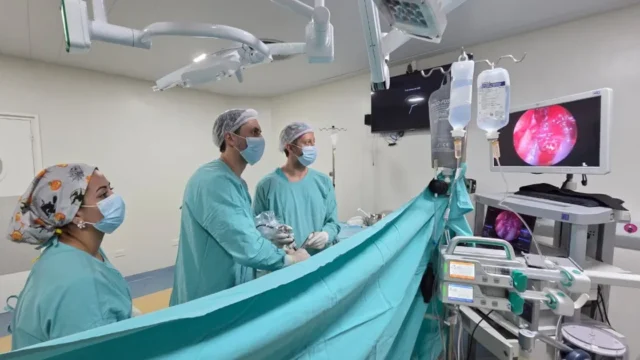 Extirparon un tumor cerebral de un niño por la nariz: la innovadora cirugía que se realizó en Neuquén