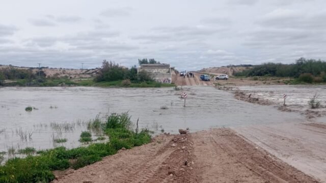 Ante los desbordes, vuelven a reclamar el puente del arroyo Nahuel Niyeu en la Ruta 23 de Río Negro