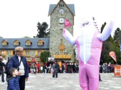 Se retoman los shows y actividades de la Juventud en Bariloche: homenaje a Virus y Eugenia Quevedo
