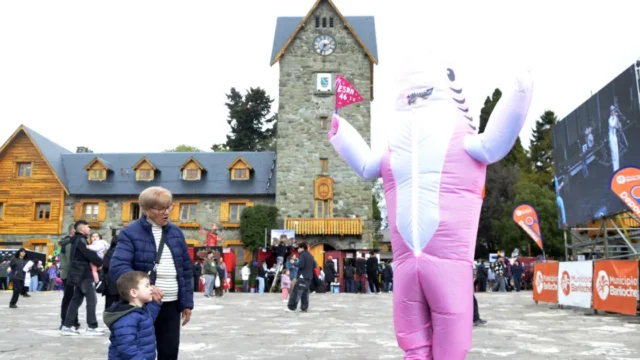 Se retoman los shows y actividades de la Juventud en Bariloche: homenaje a Virus y Eugenia Quevedo