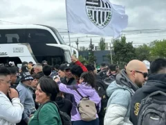 Mas de 1000 hinchas de Cipolletti partieron rumbo a Córdoba para la final del Federal A