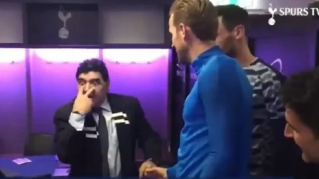 Cuando Diego Maradona le «enseñó» a definir a Harry Kane, el ganador del Balón de Oro